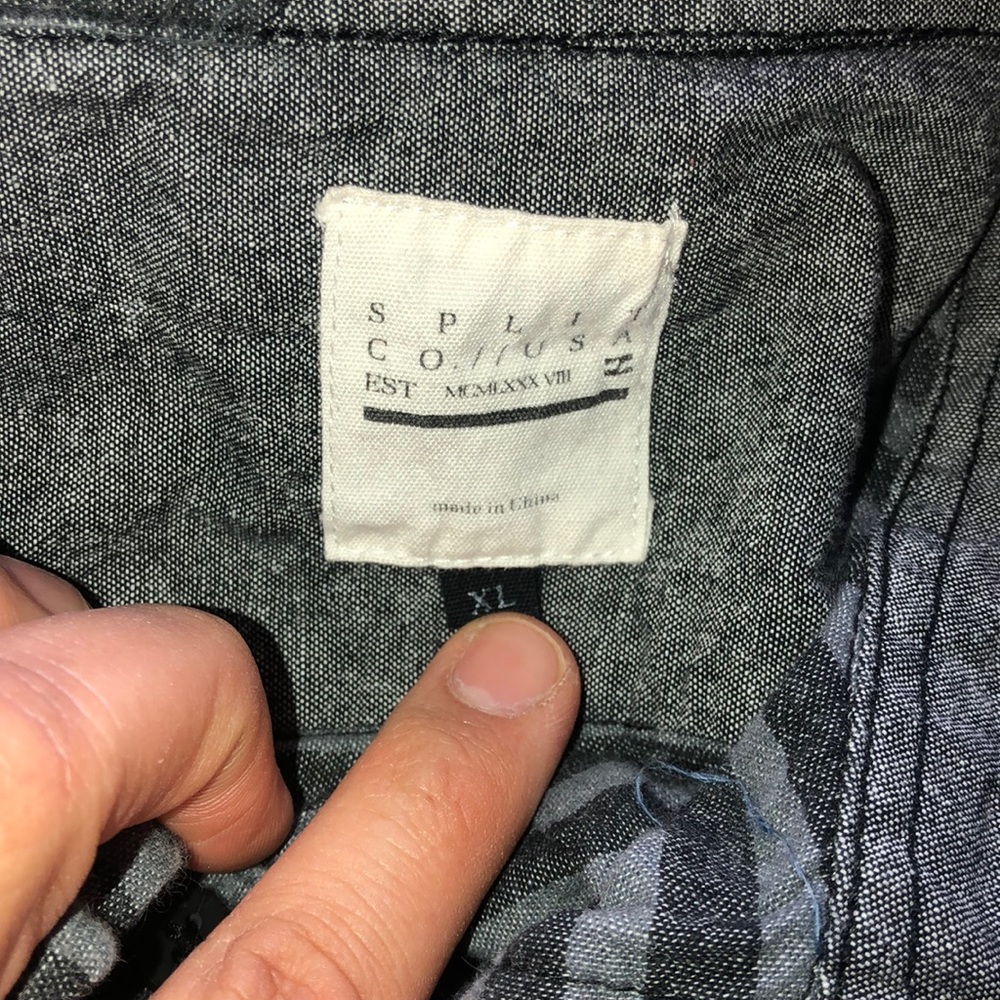 Split button down - Picture 2 of 3